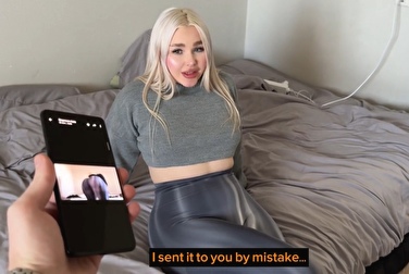 Вот пизда такая — отцу изменяет, но ей всё мало, сам её выебу 😈