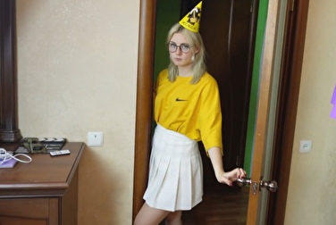 Нет подарка — еби! Праздничный оргазм сводной сестре подари 🥳