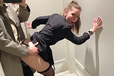 Трахнула друга за платье в примерочной, ведь с парнем мы в ссоре